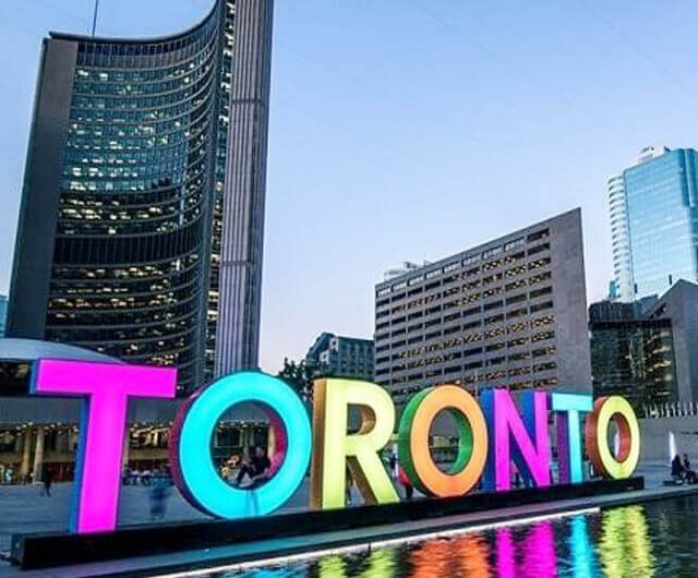 Godiva-ho-tro-san-ve-may-bay-di-Toronto-Canada-gia-re